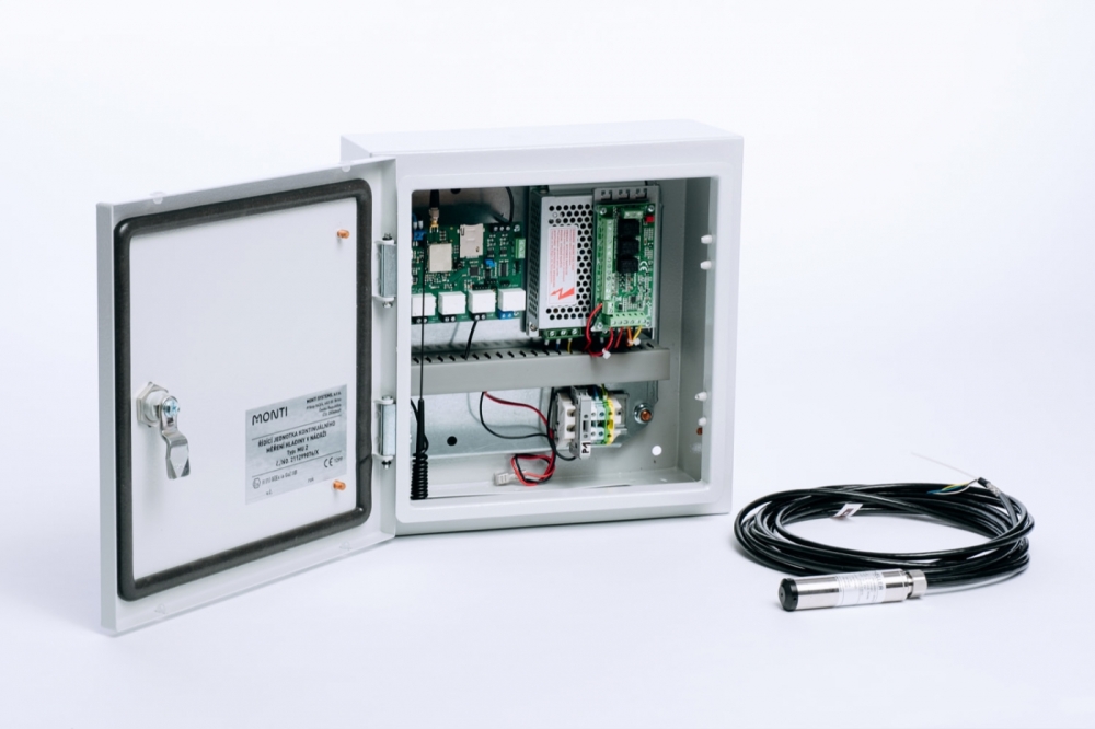 Level gauges with a pressure probe